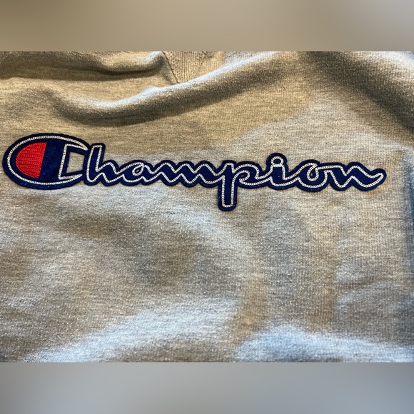 C⃨H⃨A⃨M⃨P⃨I⃨O⃨N⃨ Cropped Crew Neck Sweatshirt - Picture 2 of 4